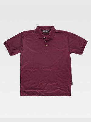 Short-sleeved polo shirt. Three-button closure on the neck. Ribbed fabric on collar and armholes