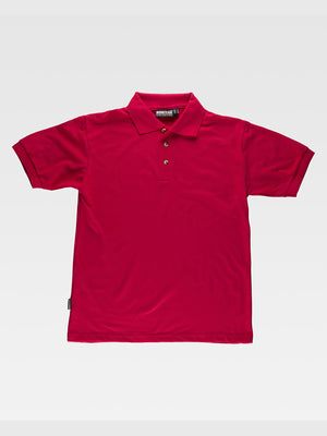 Short-sleeved polo shirt. Three-button closure on the neck. Ribbed fabric on collar and armholes