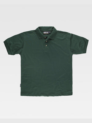 Short-sleeved polo shirt. Three-button closure on the neck. Ribbed fabric on collar and armholes
