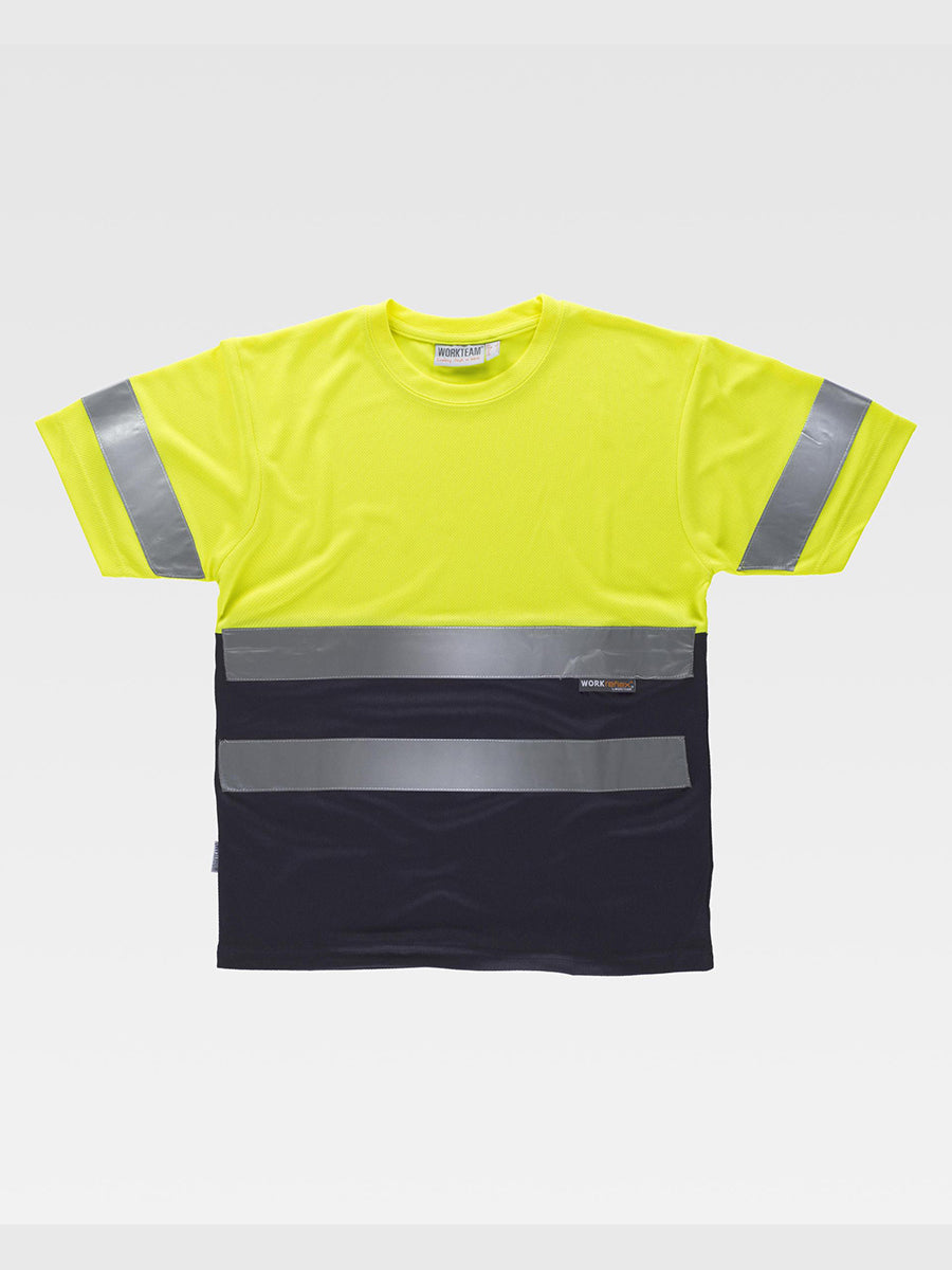 Certified high-visibility T-shirt with short sleeve crew neck. Reflective stripes on chest, shoulder and sleeves.