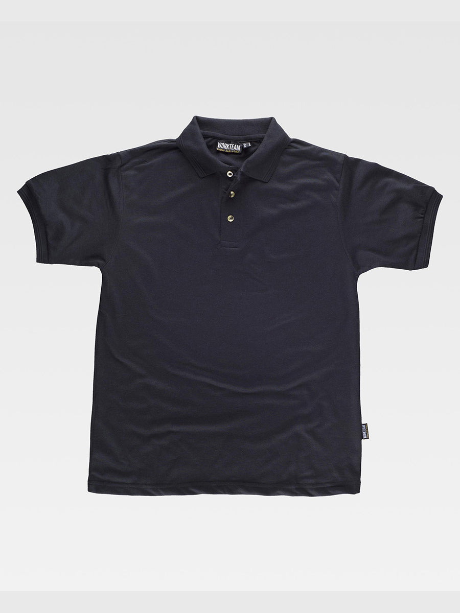 Short-sleeved polo shirt. Three-button closure on the neck. Ribbed fabric on collar and armholes