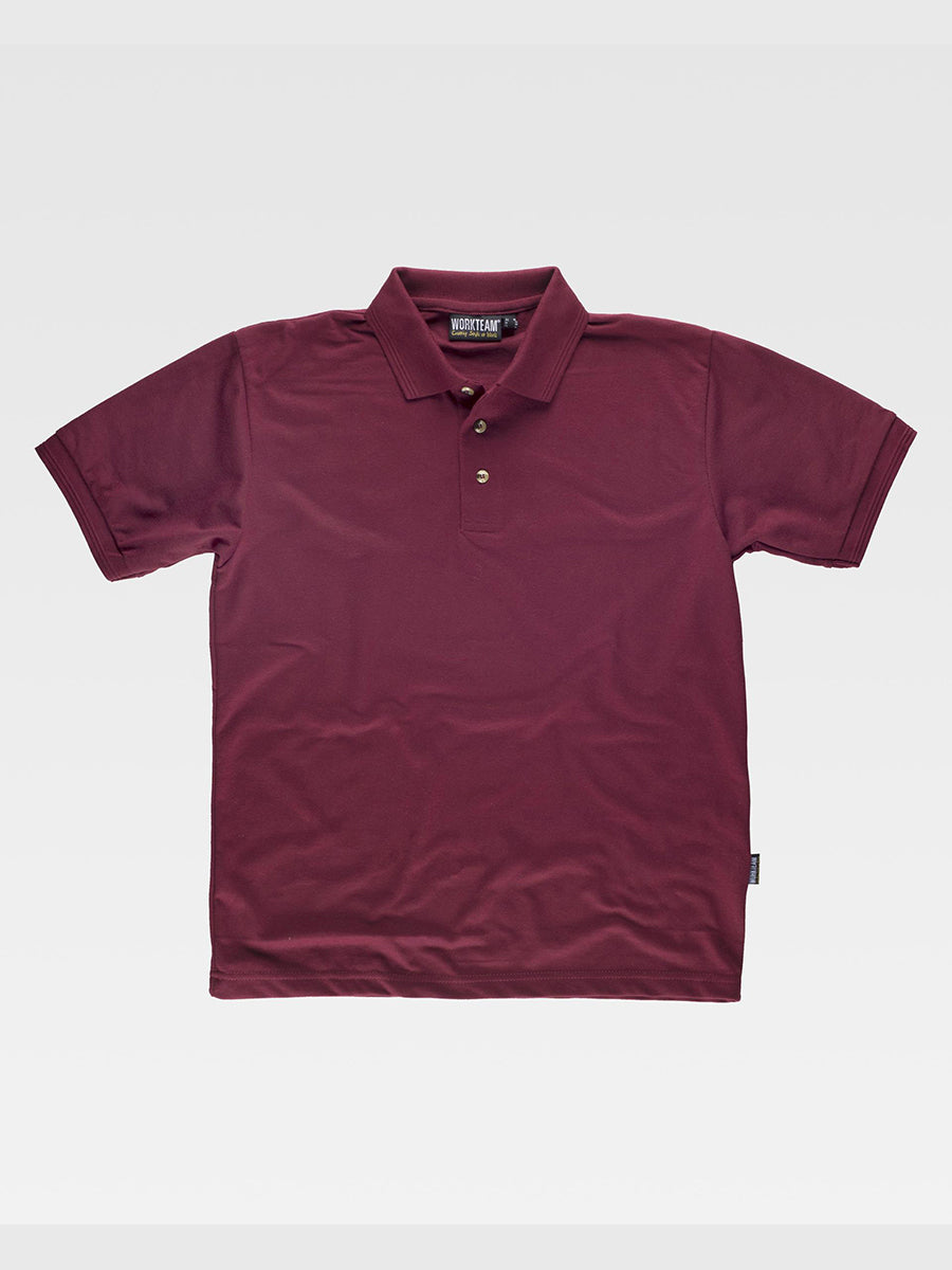 Short-sleeved polo shirt. Three-button closure on the neck. Ribbed fabric on collar and armholes