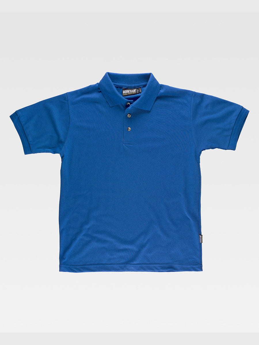Short-sleeved polo shirt. Three-button closure on the neck. Ribbed fabric on collar and armholes