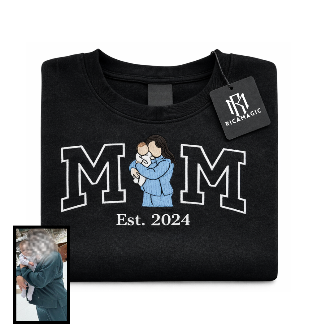 Felpa Ricamata “MOM” – Trasforma una Foto in un Ricordo